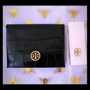 NWT. Tory Burch Parker embossed foldable card case